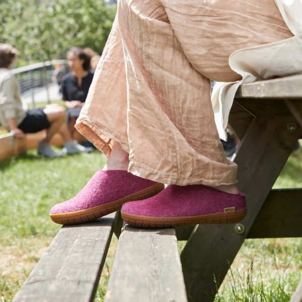 Glerups Wollpantoffel Cranberry mit Naturkautschukgummisohle